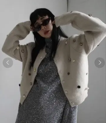 AMERI 비즈 장식 크림색 가디건