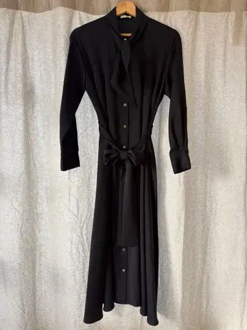 THE IRON 블랙 리본 포함 긴팔 원피스