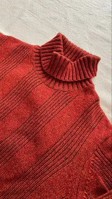 AOURE 리브 편직 터틀넥 스웨터