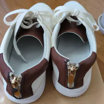 화이트/브라운 지퍼 스니커즈 marzel 번야드