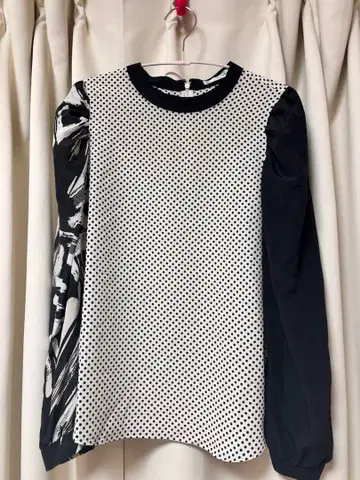 로퍼지 비대칭 블라우스