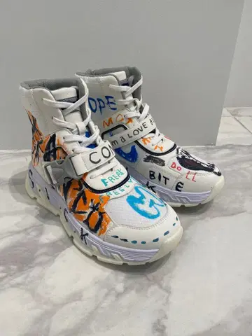 gernika 이누이 신이치로 손그림 아트 화이트 하이컷 스니커즈