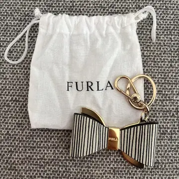 [ 새상품급 ] FURLA 스트라이프 리본 키링 참 골드 천연 가죽