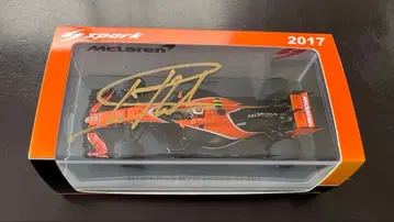 McLaren MCL32 2017 반도 사인 포함 미니카 1:43