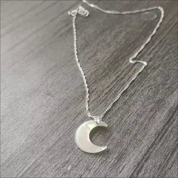 초승달 모양 오팔풍 목걸이