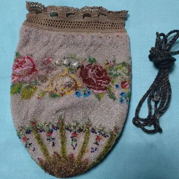 앤티크 비즈의 미니백입니다.