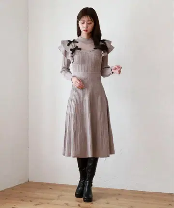 cheek 티크 데콜테 시어 프릴 리본 원피스