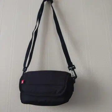 블랙 캔버스 패드 부착 숄더백