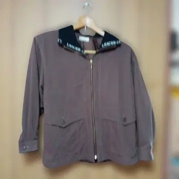 브라운 지퍼 달린 자켓