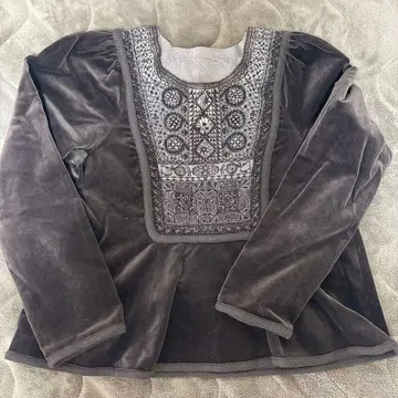 안티파스토 상의 브라운 벨로아 긴팔