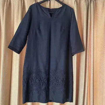 블랙 자수 7부 소매 원피스