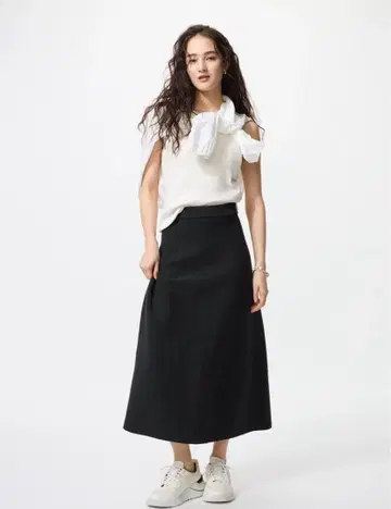 새상품 유니클로 UNIQLO 워셔블 밀라노 리브 플레어 스커트 S 블랙