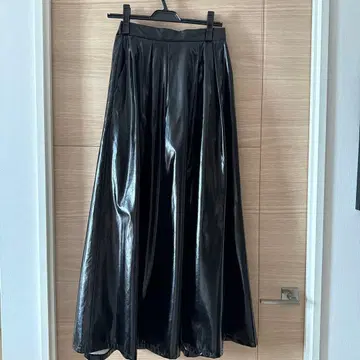 RayBEAMS 블랙 광택 플레어 롱 스커트