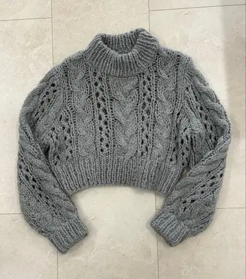 NEUEM 볼륨 케이블 니트