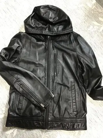 블랙 가죽 자켓 후드 부착