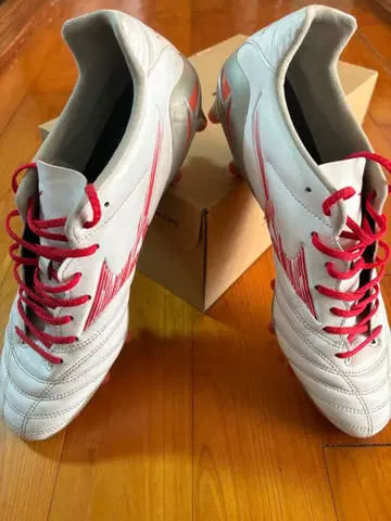 축구화 화이트/레드 레이스업