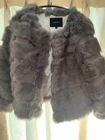 ROSE BUD 그레이 인조 모피 자켓