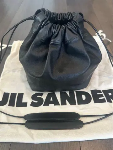 [ JIL SANDER ] 블랙 가죽 드로우 스트링 숄더백