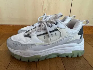 AKCL 화이트 그레이 스니커즈
