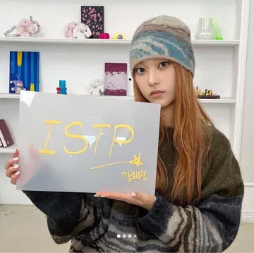 [ 뉴진스 해린 착용 ] LORES SUMINAGASHI KNIT