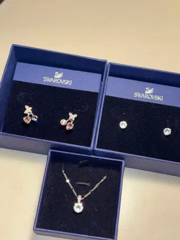 새상품 Swarovski 귀걸이와 목걸이 세트