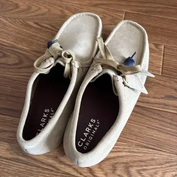 CLARKS ORIGINALS 베이지 스웨이드 신발