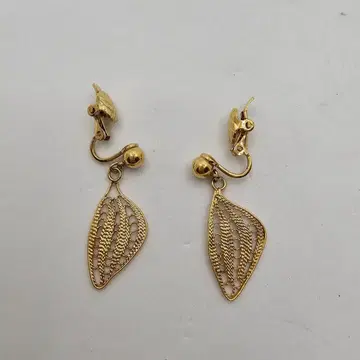 레어 TRIFARI 트리파리 귀찌 골드 리프 메쉬