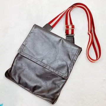 새상품급 발리 숄더백 플랩 스트라이프 브라운