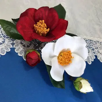머리 장식 빨흰 동백꽃 1세트 결혼식 성인식 졸업식