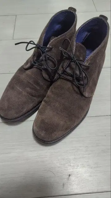 브라운 스웨이드 처카 부츠