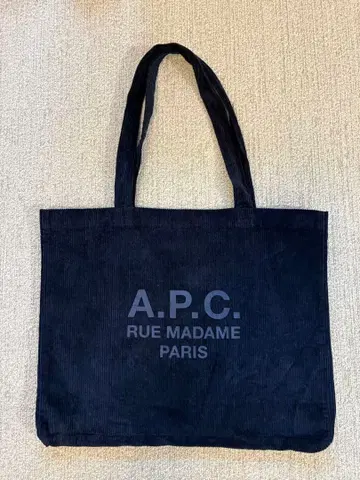 A.P.C. 네이비 코듀로이 토트백