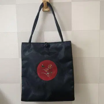 미사용 블랙 꽃과 나비 자수 패브릭 소재 토트백
