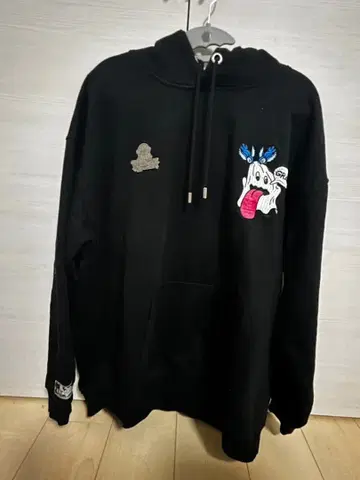 에이젬 캐릭터 자수 후드 부착 후드티 블랙