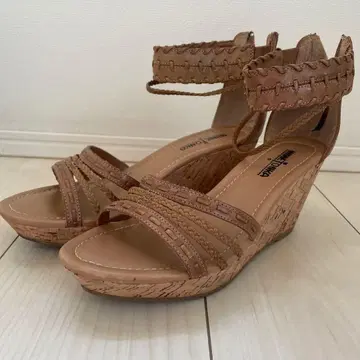 새상품 MINNETONKA 브라운 웨지 샌들 사이즈 8