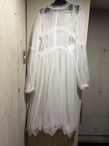 새상품급 25SS 느와르 케이 니노미야 튤 화이트 원피스