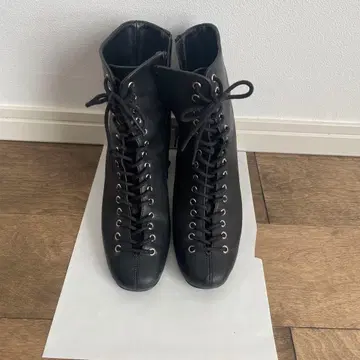 레이스업 부츠 블랙