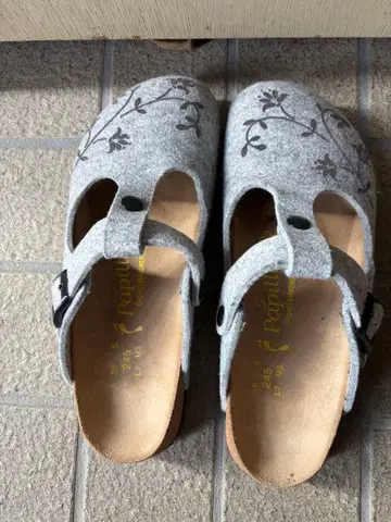 버켄스탁 펠트 꽃무늬 샌들 38