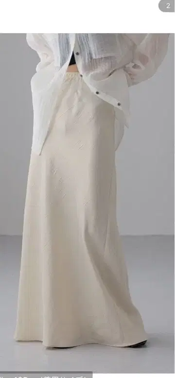 로리즈팜 스트레치 새틴 스커트 M 사이즈 화이트