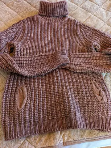 브라운 터틀넥 니트
