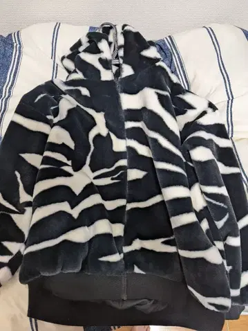 AZUL BY MOUSSY B-HEAT 인조 모피 후디 블루종