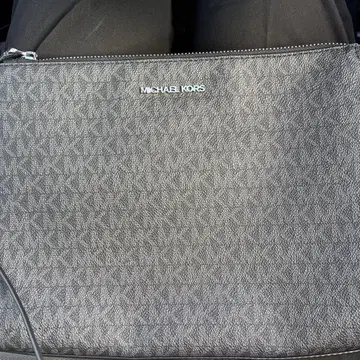 MICHEAL KORS 클러치백 블랙