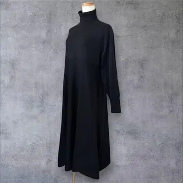 새상품급 어반리서치 로쏘 터틀넥 플레어 원피스 BK