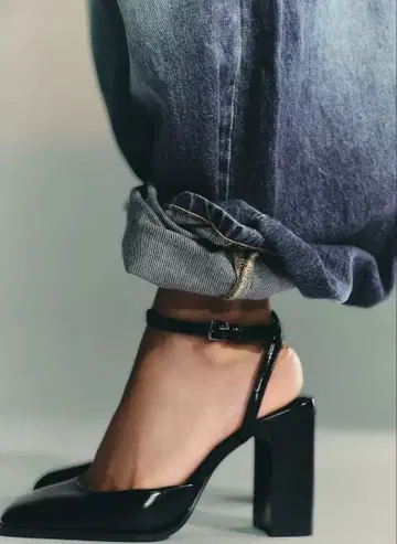 ZARA 블랙 하이힐 펌프스