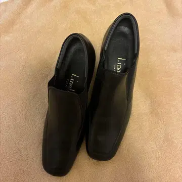 t.inaba 블랙 힐 슬립온