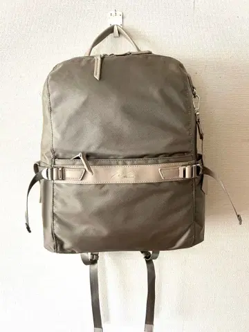 카키 나일론 백팩