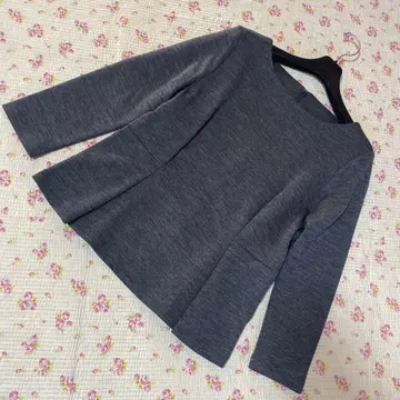 보르지 그레이 계열 38 티셔츠 상의 울 혼방 소재 DMW