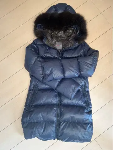 네이비 퍼 달린 롱 다운 자켓