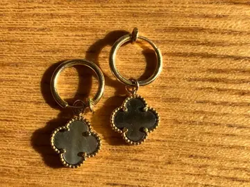 JULYNINE 줄라이나인 클로버 쉘 귀찌 골드 블랙 화이트