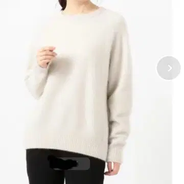 23구 화이트 폭스 크루넥 니트