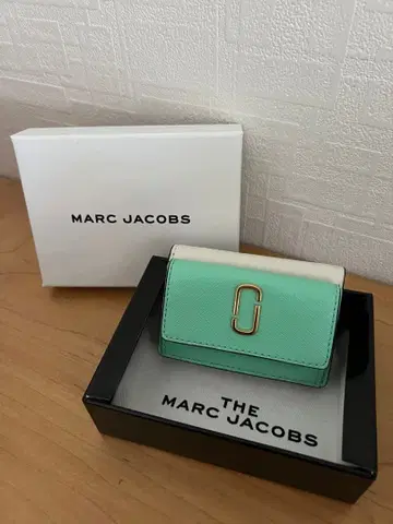 MARC JACOBS 3단 폴더형 지갑 민트 그린